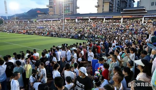 08:10阿根廷杯　拉普拉塔大学生1-0防御与正义09:00哥伦甲　麦德林独立2-1巴兰基利亚青年08:00NBA 奇才122-142鹈鹕08:00NBA 活塞111-129费城76人08:30NBA 热火115-104黄蜂08:30NBA 猛龙135-128老鹰09:00NBA 马刺199-122湖人09:00NBA 火箭117-104灰熊今日焦点战预告凌晨1.45，欧联杯：利物浦已经锁定小组第一，圣吉罗斯联还需拿分晋级，本场谁能笑到最后？凌晨1.45，欧联杯：雷恩只需一分即可确保小组第一，比利亚雷亚尔能否击败对手获得晋级名额？凌晨4点，欧联杯：西汉姆和弗赖堡同积12分，本场谁能取得小组第一位置？凌晨4点，欧联杯：布莱顿暂居小组第二，马赛能否以头名出线？事件下周一抽签！